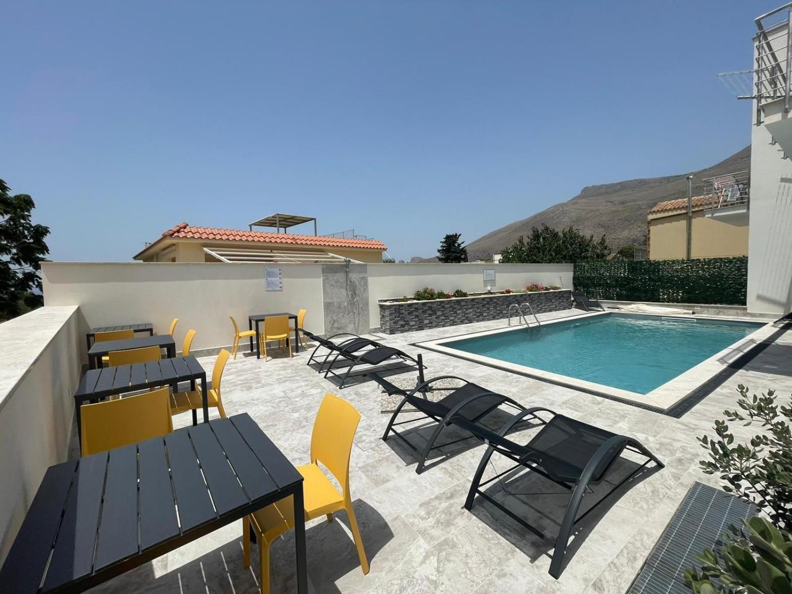 Bed And Breakfast Da Francesca Castelluzzo Exterior photo